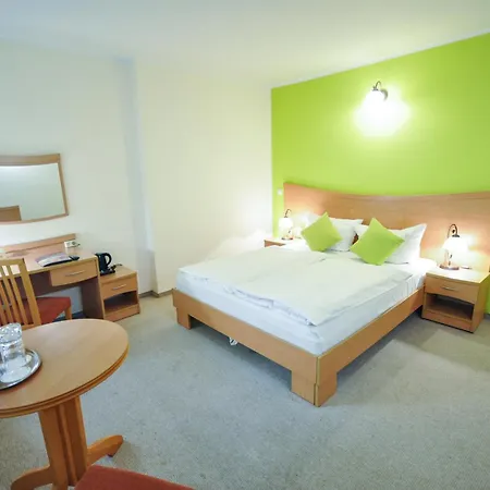 Trzy Swiaty & Wellness Rajska Wyspa 3* グリヴィツェ